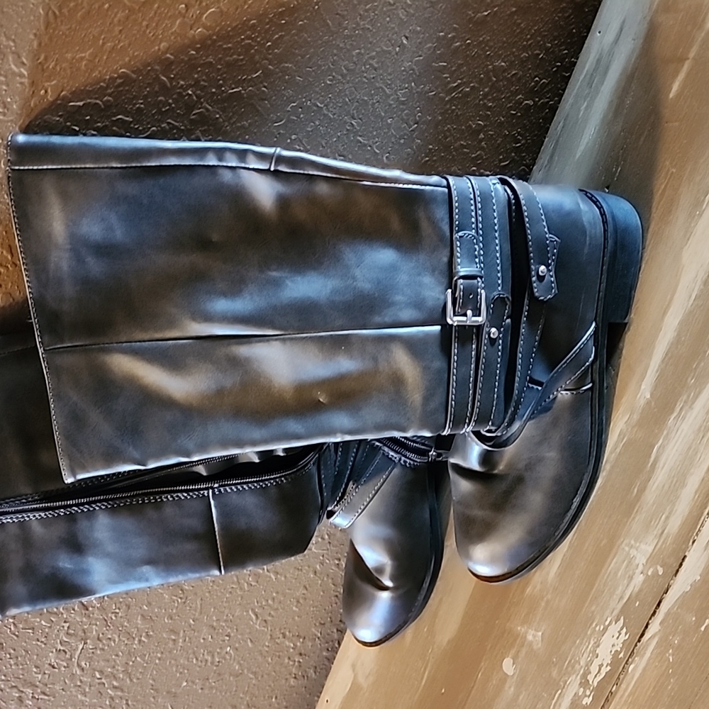 Brash boots